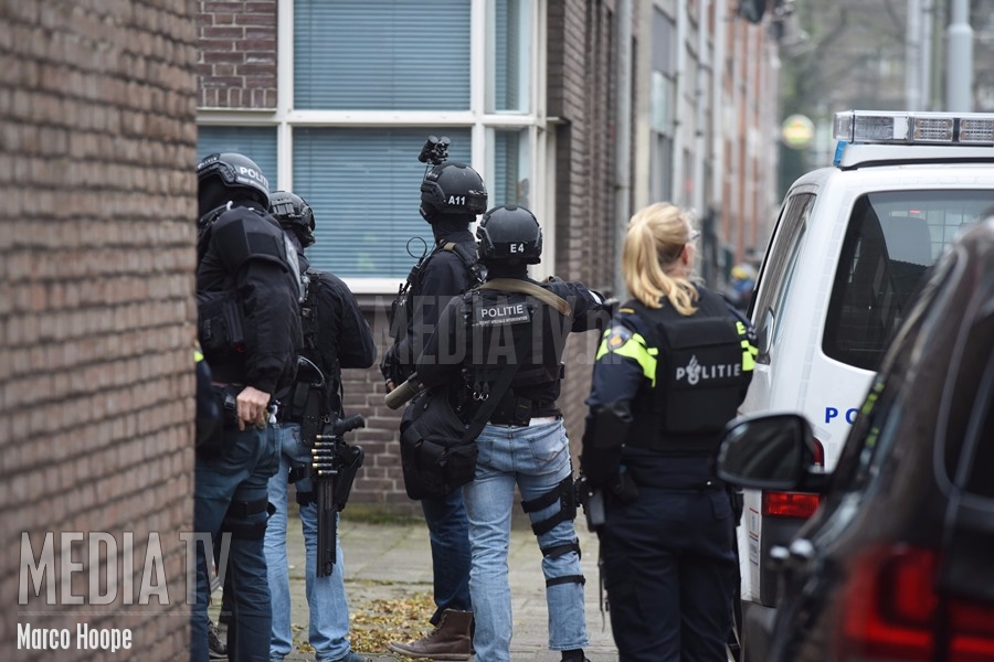 Arrestatieteam ingezet na melding van persoon met vuurwapen Pijperstraat Rotterdam