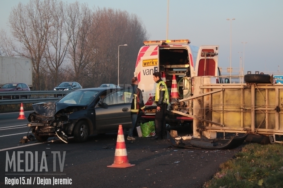 Twee gewonden bij botsing op actiewagen A20 bij Moordrecht (video)