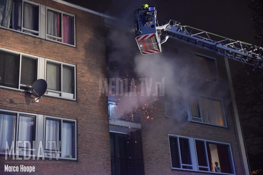 Woning zwaar beschadigd door brand Lorcastraat in Rotterdam-Lombardijen