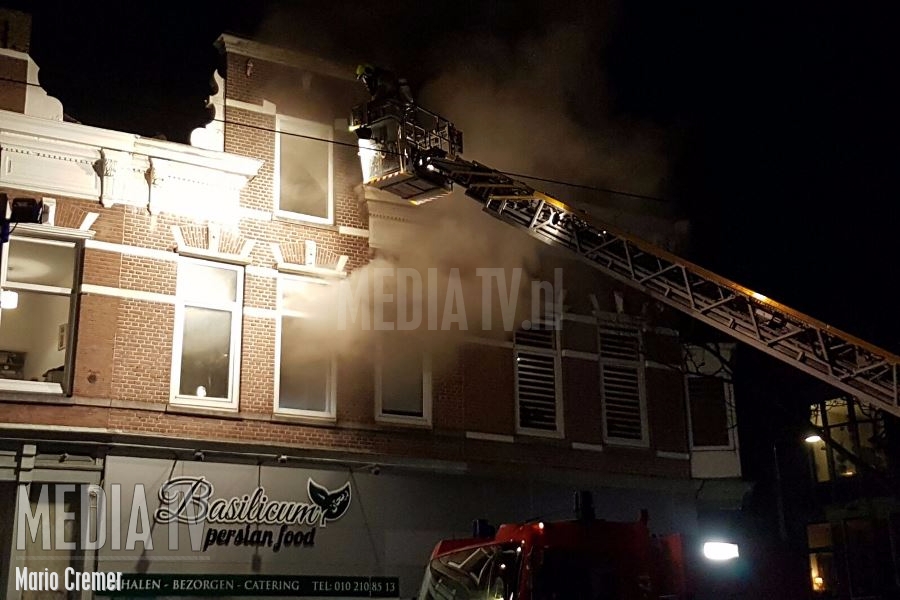 Grote brand in bovenwoning Bergweg Rotterdam (video)