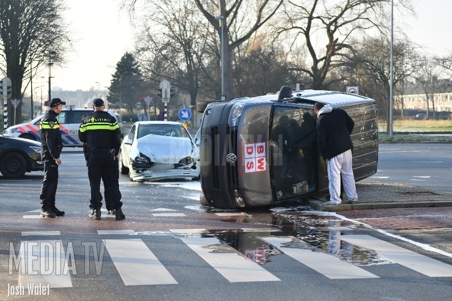 Twee gewonden bij aanrijding Engelendaal Leiderdorp