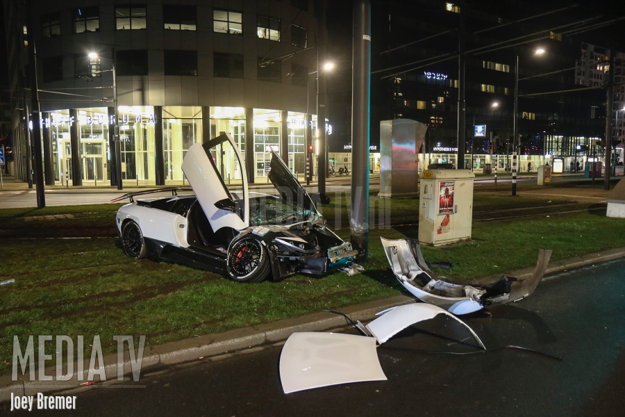 Lamborghini total-loss na eenzijdig ongeval Weena Rotterdam (video)