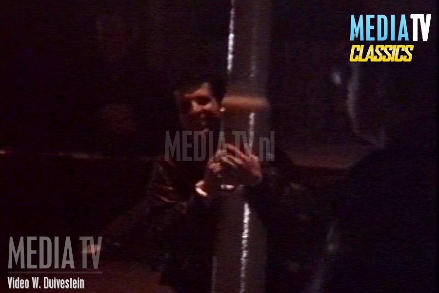 MediaTVClassics(1994): Lastige omstander vast aan paal geboeid bij inzet hulpdiensten (video)