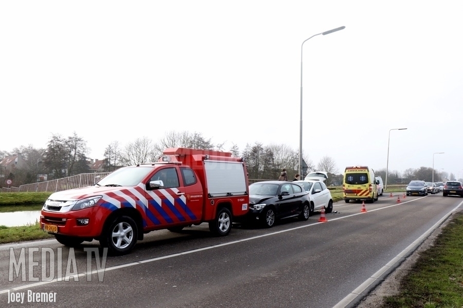 Brandweervoertuig betrokken bij aanrijding Klapwijkseweg Berkel en Rodenrijs (video)