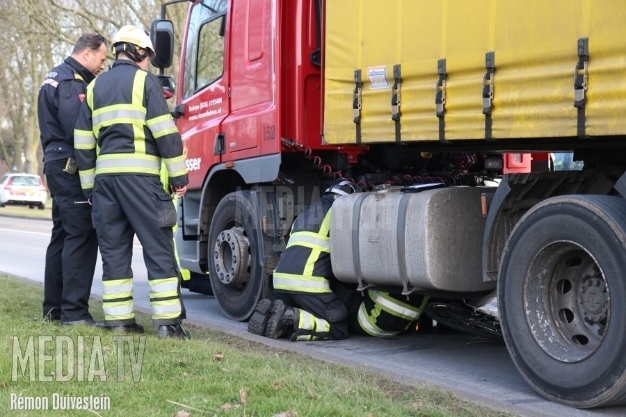 Fietser aangereden door vrachtwagen Aveling Hoogvliet (video)