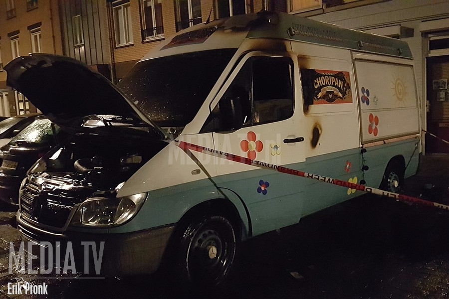 Twee voertuigen uitgebrand in Schiedam