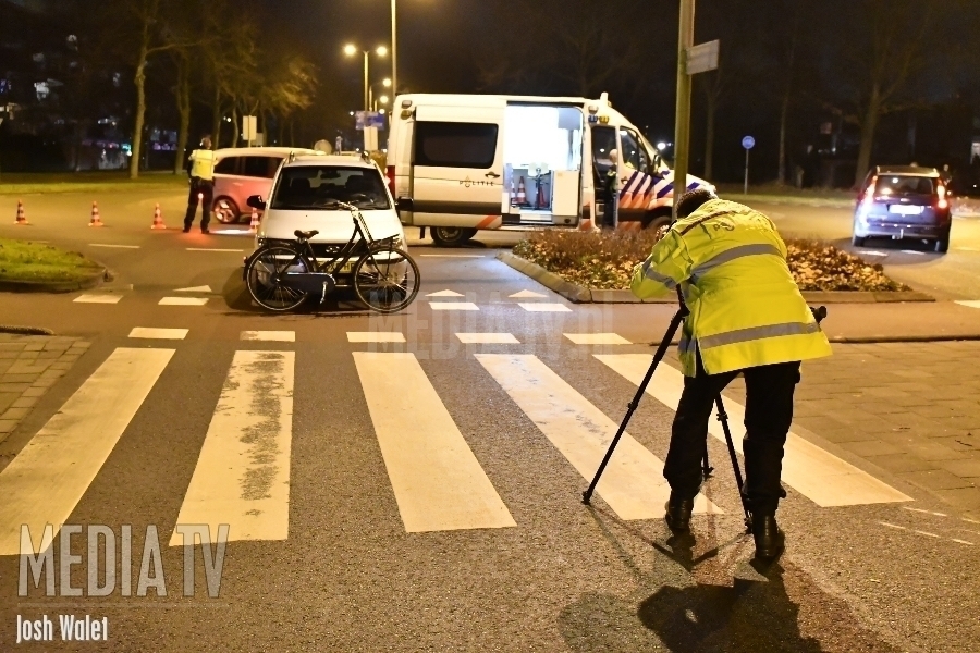 Fietsster aangereden door auto Burgemeester Bruinslotsingel Alphen aan den Rijn