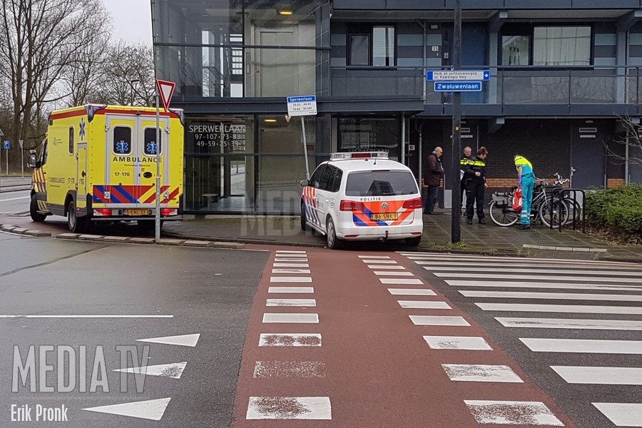 Fietser gewond na aanrijding met auto Zwaluwenlaan Vlaardingen
