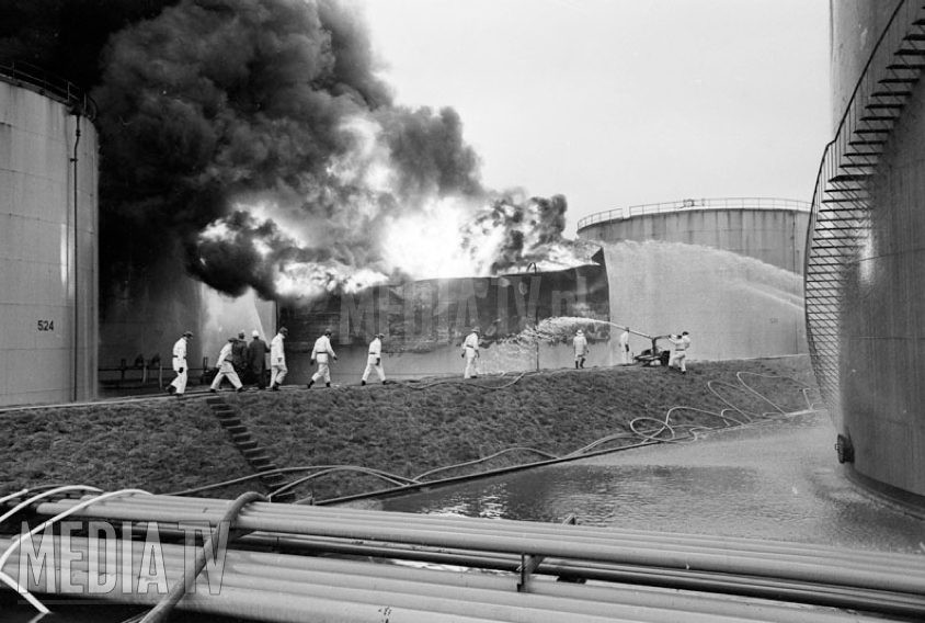 MediaTV Classics (1968): Explosie en brand bij Pakhuismeesteren Rotterdam-Botlek