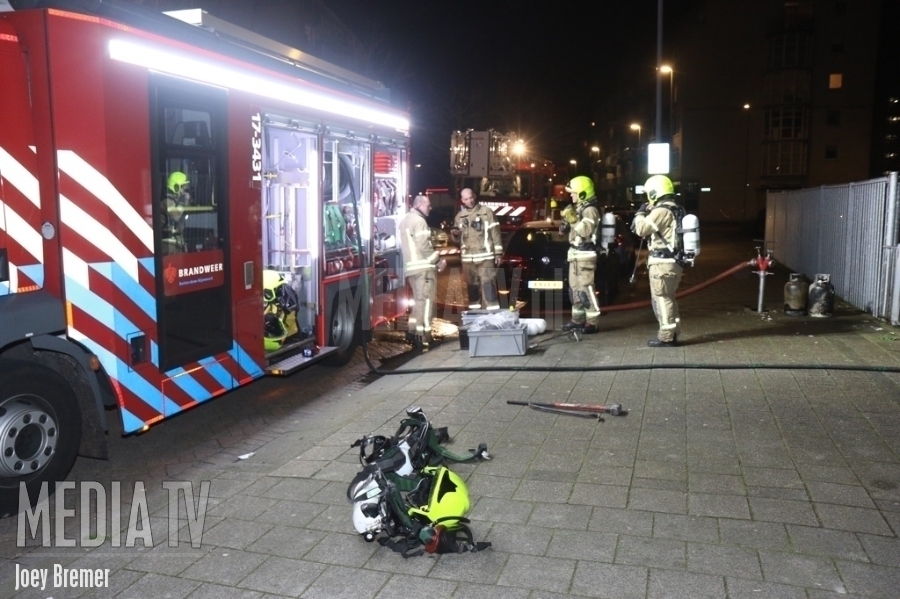 Grote brand in kraakpand Stoomtramweg Rotterdam (video)