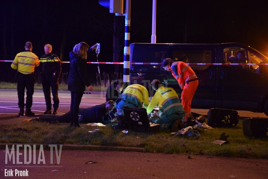 Man schrikt van beschonken automobilist die crasht Jan van Tilburgstraat Rotterdam (video)