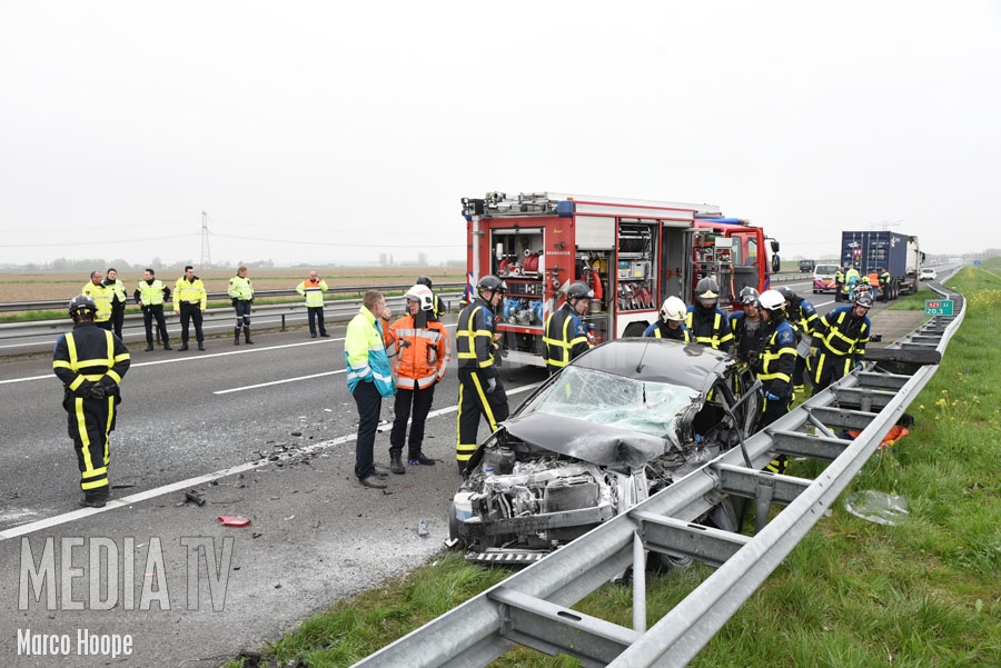 Zwaargewonde na aanrijding met vrachtwagen A29 Heinenoord (video)