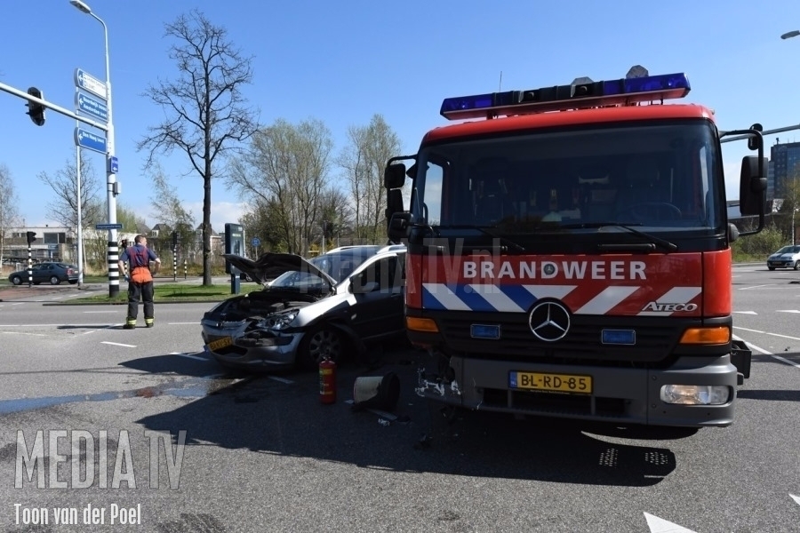 Brandweervoertuig betrokken bij aanrijding Schipholweg Leiden