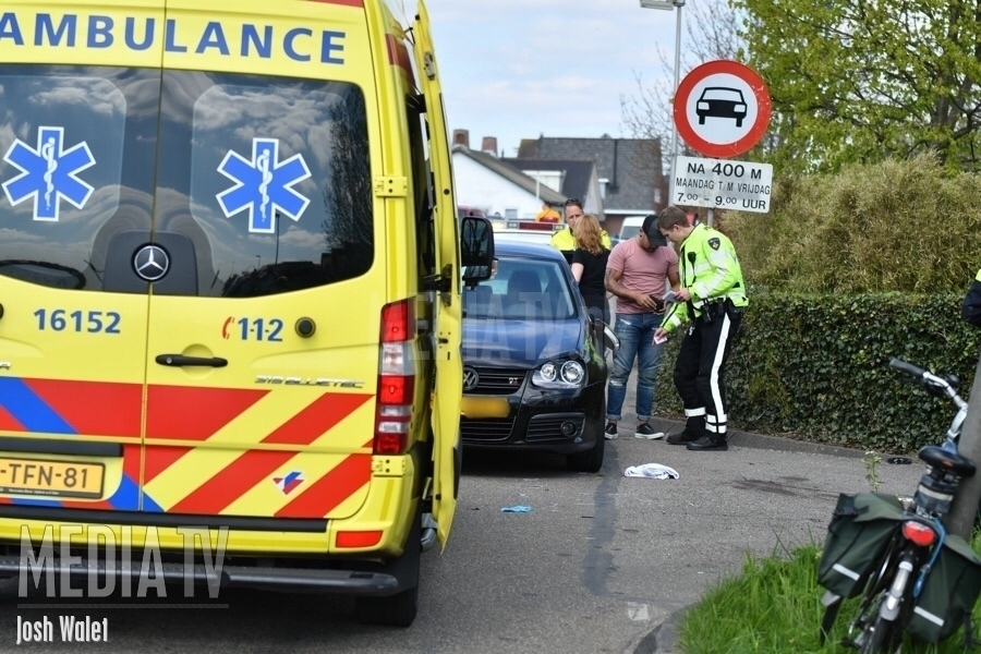 Brommerrijder zwaargewond na aanrijding Alphen aan den Rijn