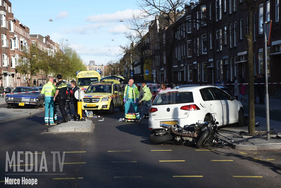 Motorrijder geschept door auto Beukelsweg Rotterdam