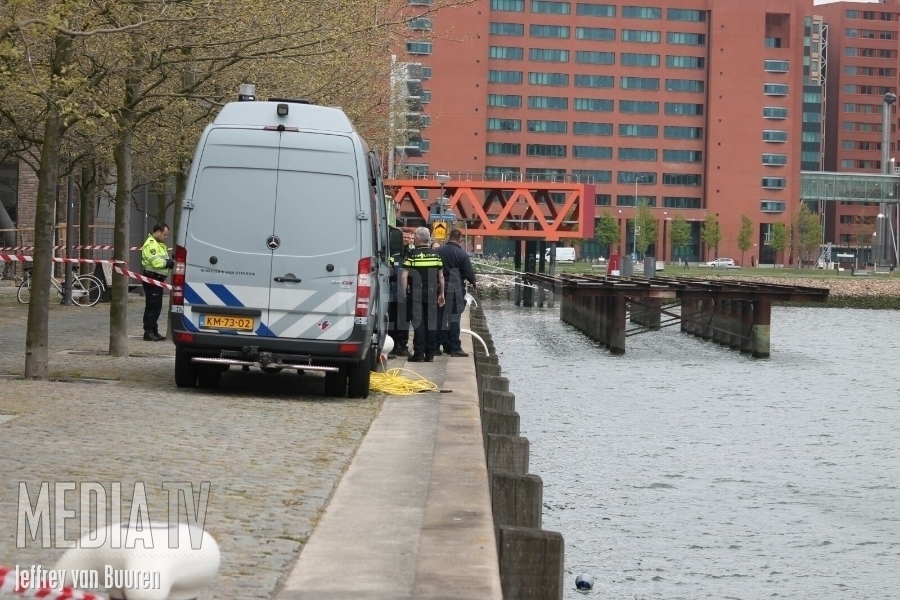 Marineduikers vinden stoffelijk overschot in Rijnhaven Rotterdam