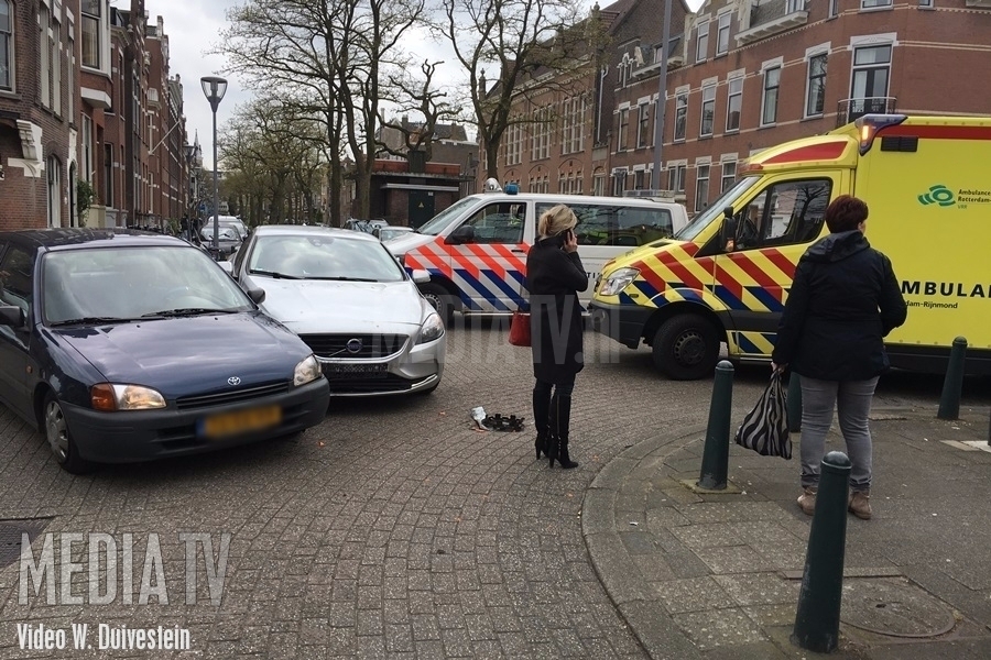 Auto's botsen op de Lusthofstraat in Rotterdam