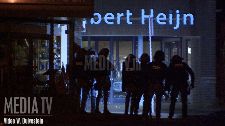 Daders richten vuurwapen op politie na kraak in 's-Gravendeel (video)