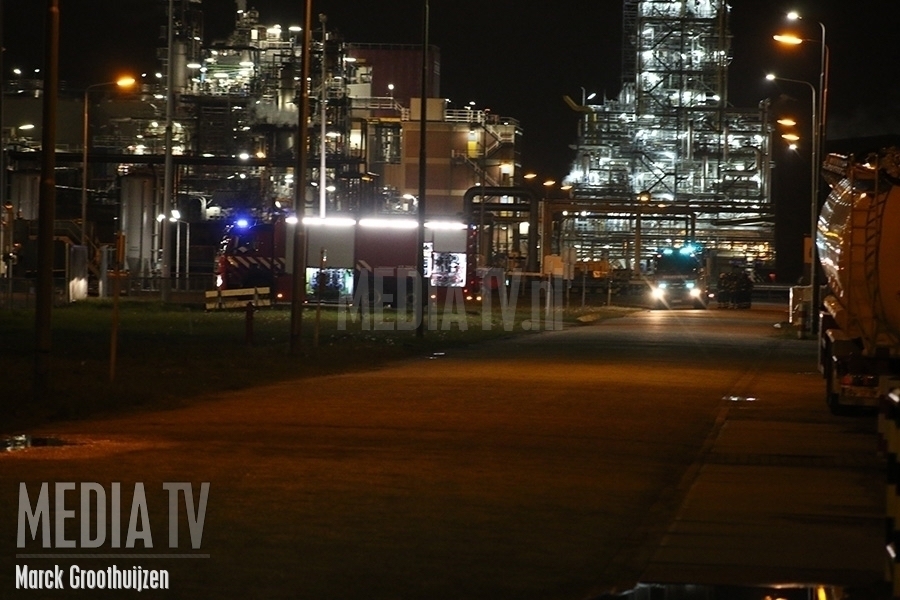 Groot alarm voor verhoogde druk in vat in fabriek Botlek Rotterdam