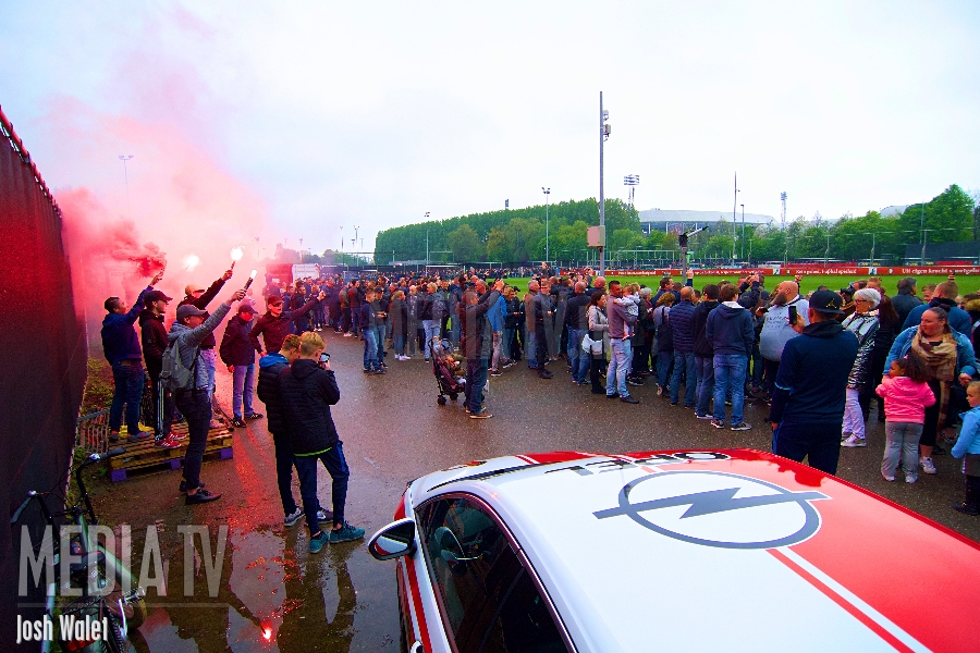 Honderden supporters bij laatste openbare training van Feyenoord