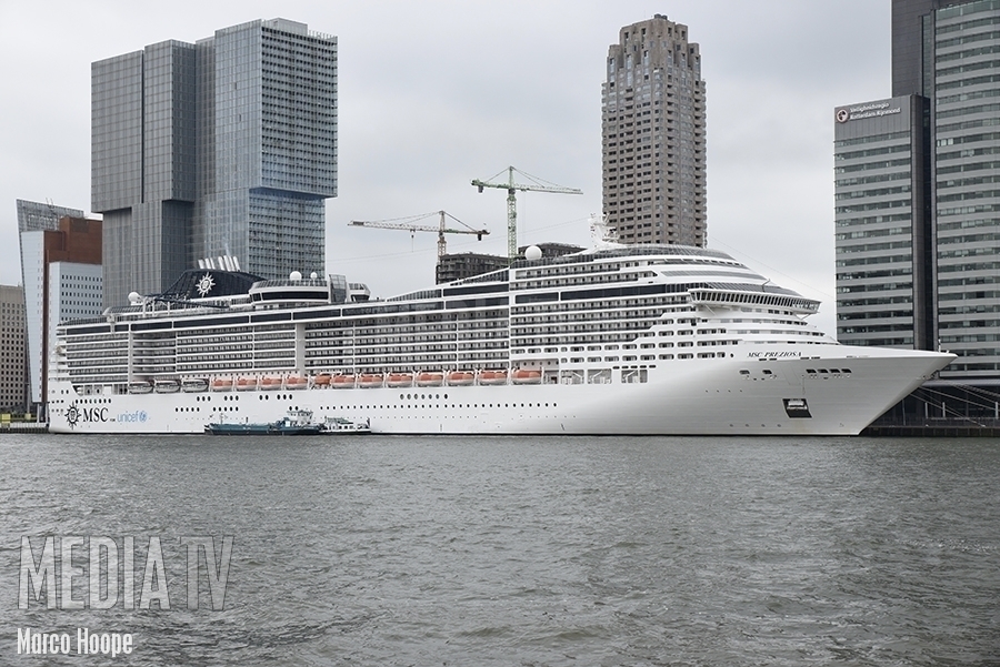 Cruiseschip MSC Preziosa doet Rotterdam aan