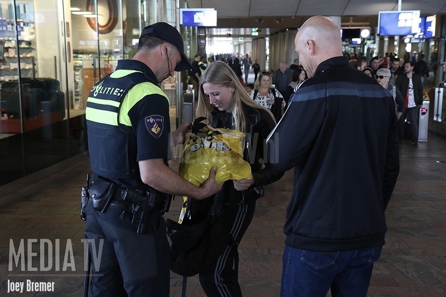 Politie onderschept alcohol in hal Centraal Station Rotterdam