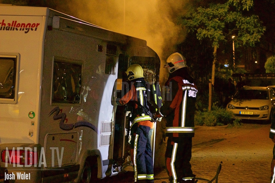 Camper brandt uit Jonkindt Coninckstraat Alphen aan den Rijn