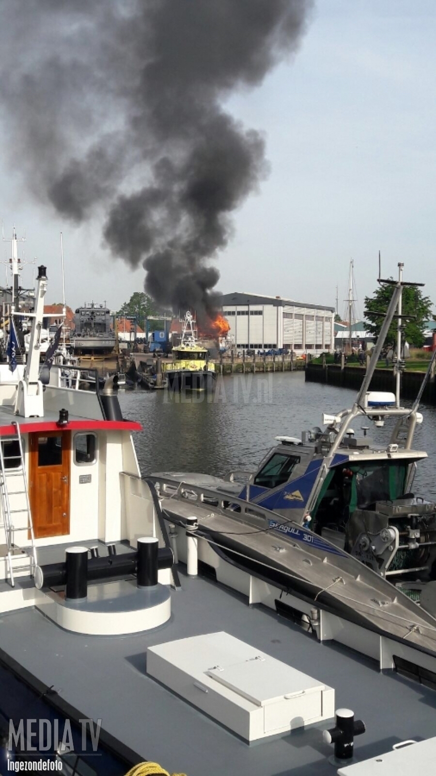 Uitslaande brand op jacht Govert van Wijnkade Maassluis (video)