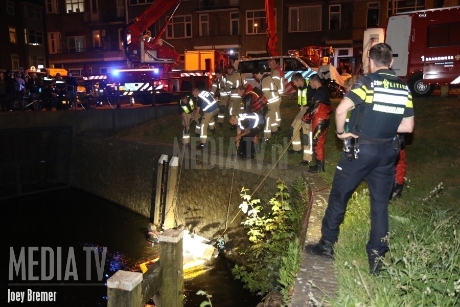 Hulpdiensten redden te water geraakte dronken man Nieuwe Haven Schiedam