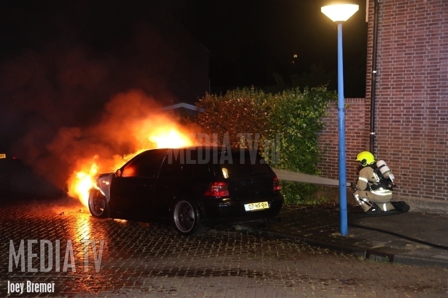 Auto in brand Jacob Catsstraat Maassluis