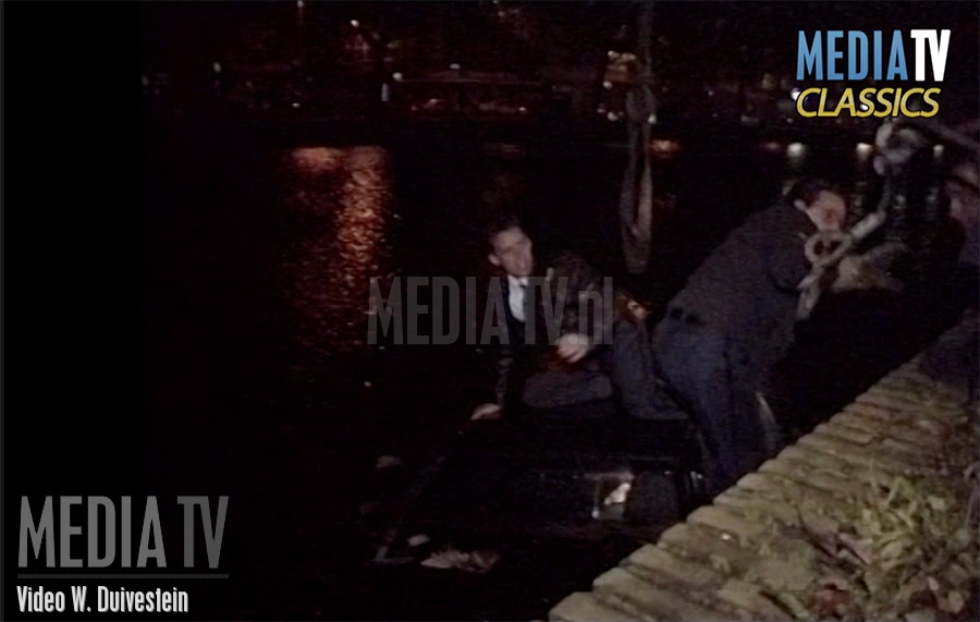 MediaTV Classics (1994): Auto met bestuurder belandt in Rotte Rotterdam (video)