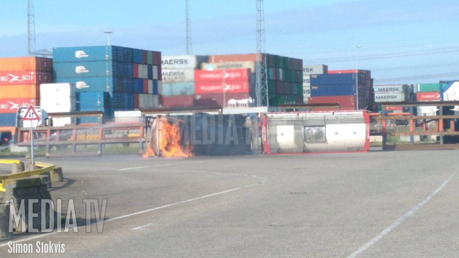 Tankcontainer in brand op container terminal Maasvlakte Rotterdam