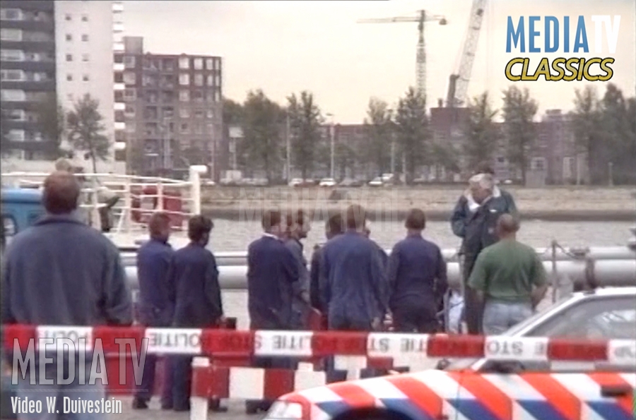 MediaTV Classics (1994): Politie doet inval op zeeschip Parkkade Rotterdam (video)