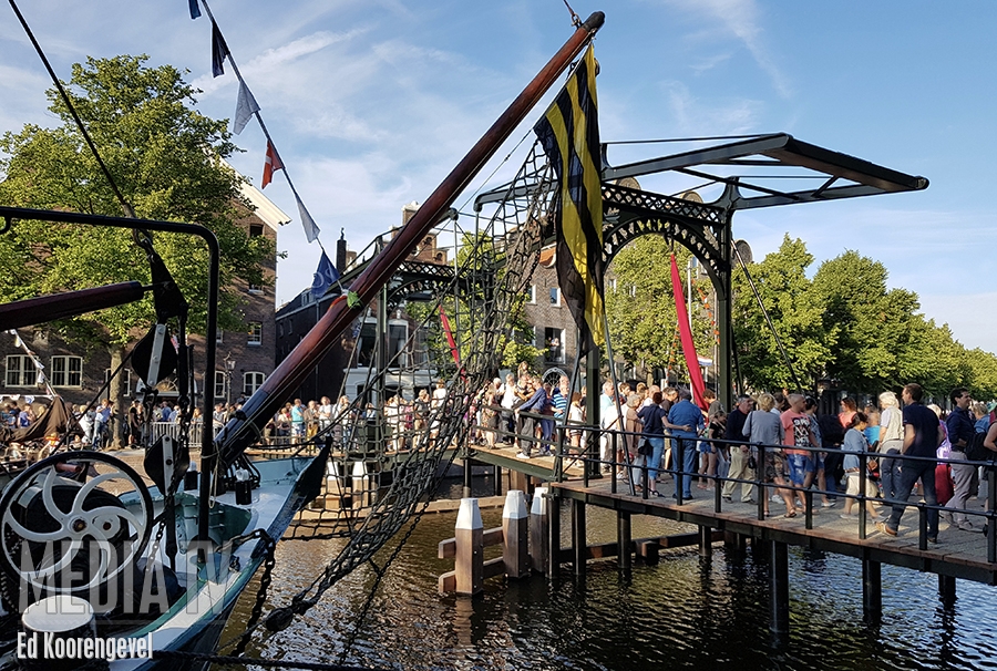 Festiviteiten in Schiedam vanwege opening Lange Haven en Taanbrug