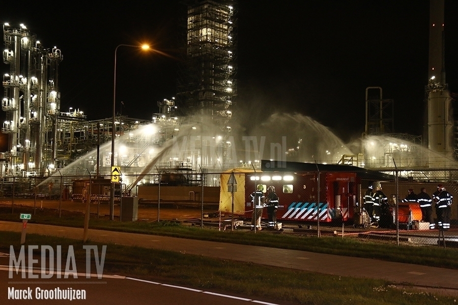 Fluorwaterstof ontsnapt Shell raffinaderij Vondelingenweg Rotterdam (video)