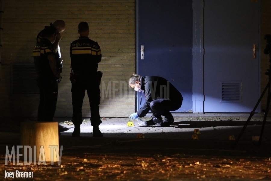 Nachtelijke schietpartij op schoolplein Persoonsdam Rotterdam (video)