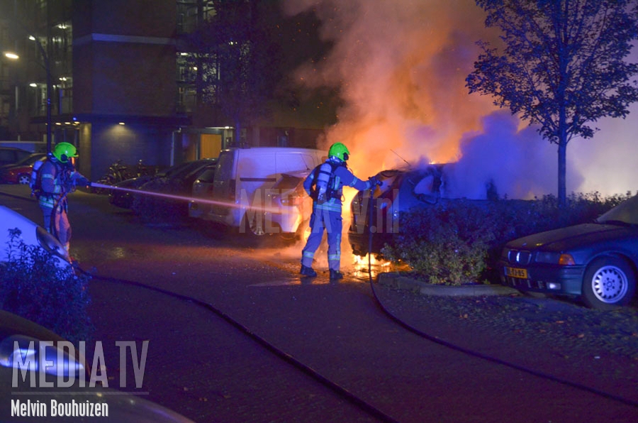 Brand legt auto in de as Dirk Schäferplein Schiedam