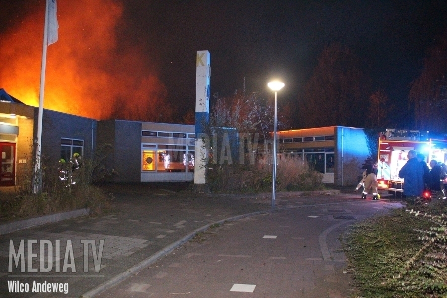 5e brand in 24 uur: Schuur tegen schoolgebouw Schoener Barendrecht (video)
