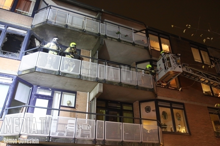 Dode en gewonde bij brand in woonzorgcentrum Weteringstraat Rotterdam (video)