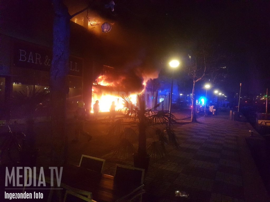 Zeer grote brand na explosie sisha lounge Wijnhaven Rotterdam (video)