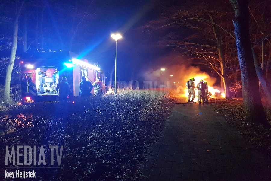Auto gedumpt en uitgebrand Lagelandsepad Rotterdam