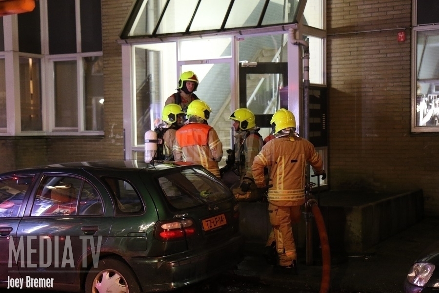 Zwaargewonde na uitslaande brand in woning Jacobusstraat Rotterdam