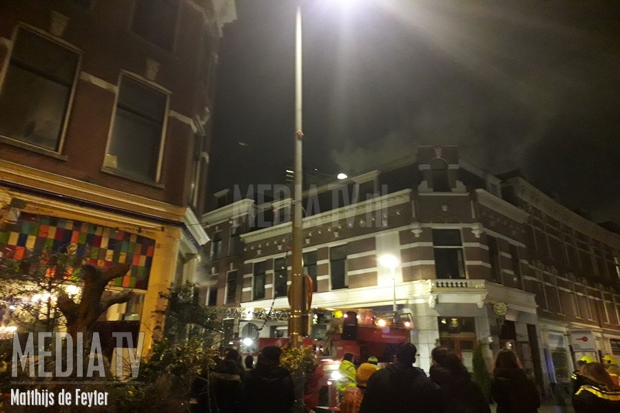 Woningen ontruimd door brand in restaurant Proveniersstraat Rotterdam