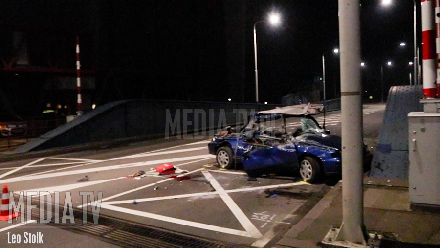 Dode en gewonden bij ongeval op brug Dordrecht (video)