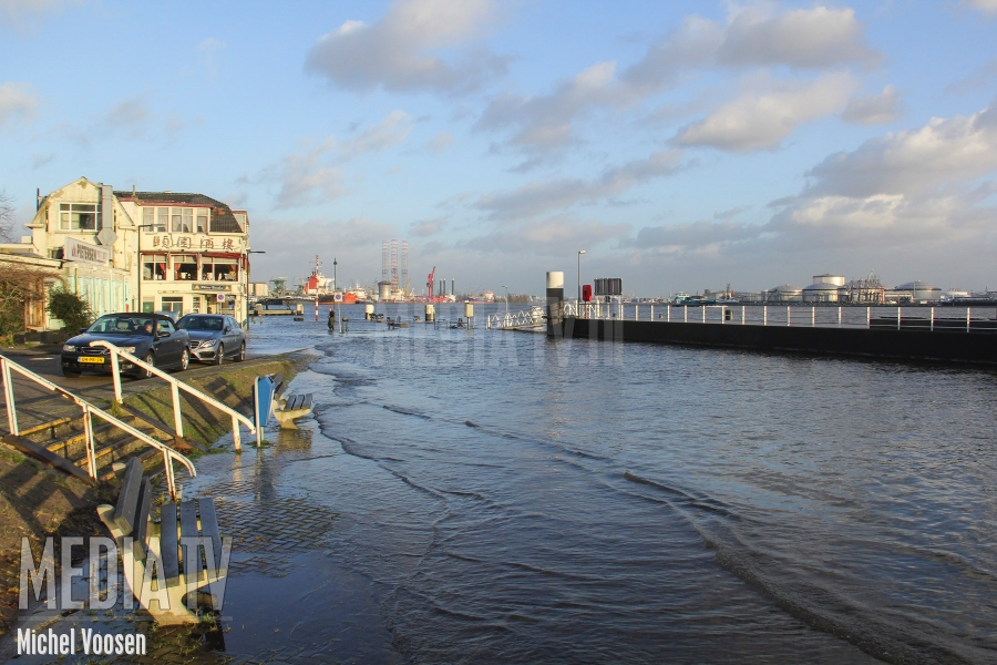 Kades Vlaardingen en Schiedam weer onder water