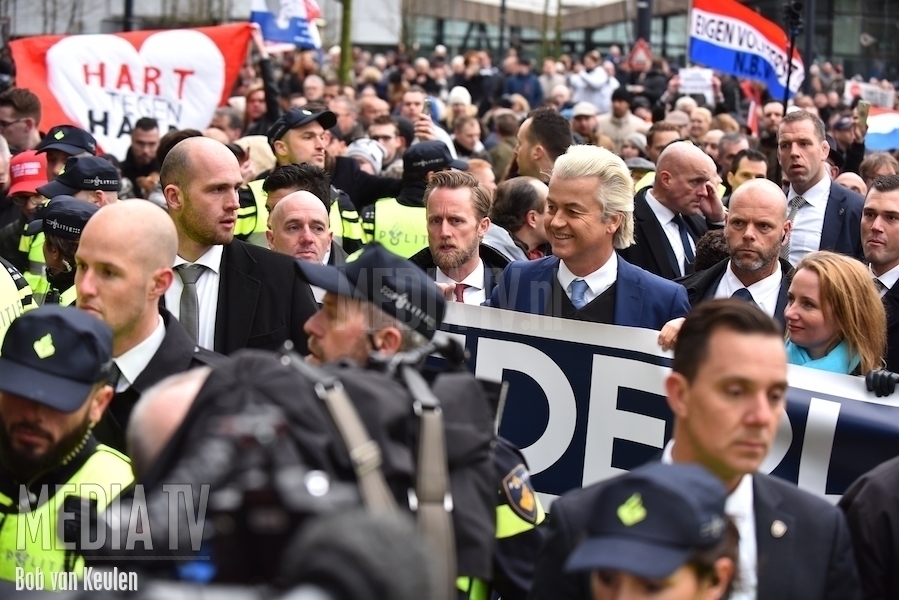 Geert Wilders demonstreert in centrum Rotterdam (video)