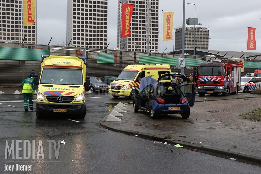 Zwaargewonden na zware aanrijding met vrachtwagen Keileweg Rotterdam