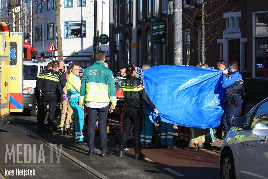 Fietser in kritieke toestand in ziekenhuis na eenzijdig ongeval Bergweg Rotterdam