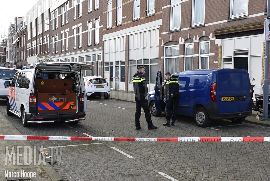 Pakketbezorger zet overval in scéne Jan van Vuchtstraat Rotterdam
