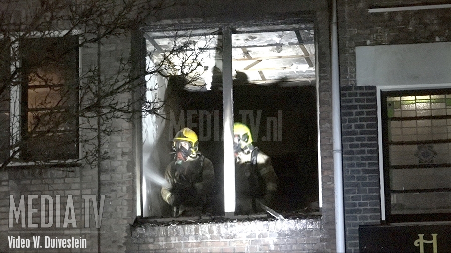 Gewonden bij uitslaande brand Grote Visserijstraat Rotterdam (video)